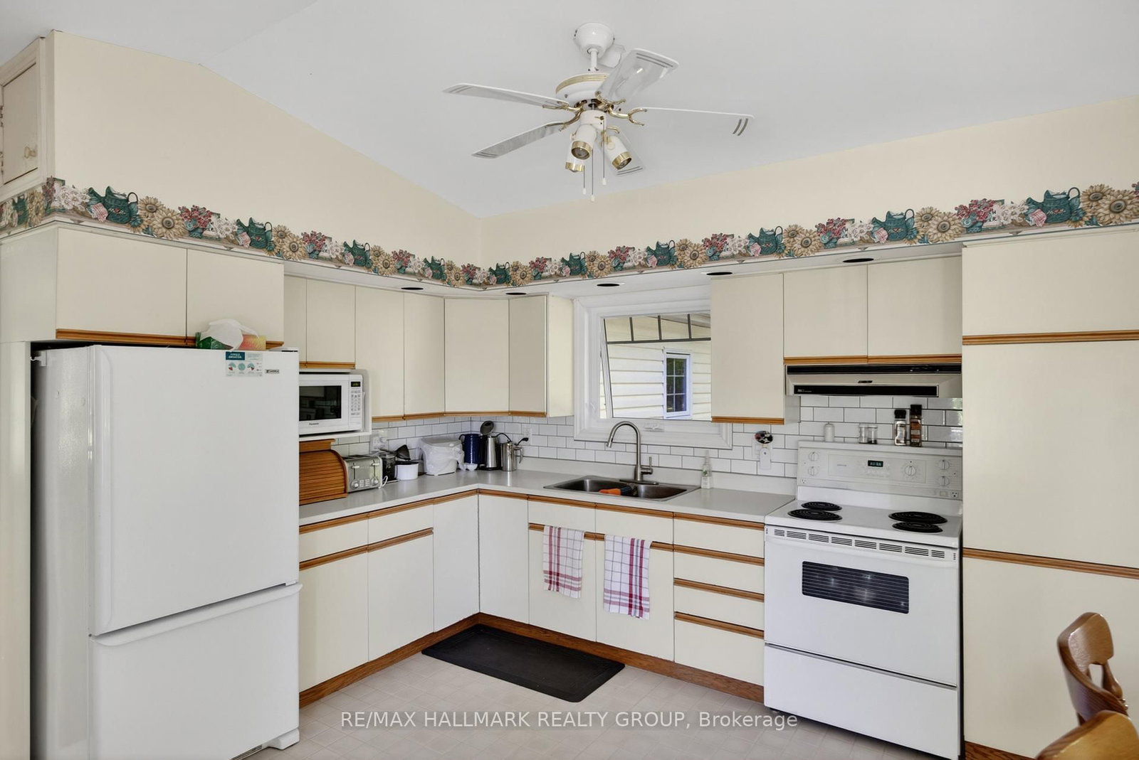 2432 Bathurst 2nd Concession • Perth, ON photo 12