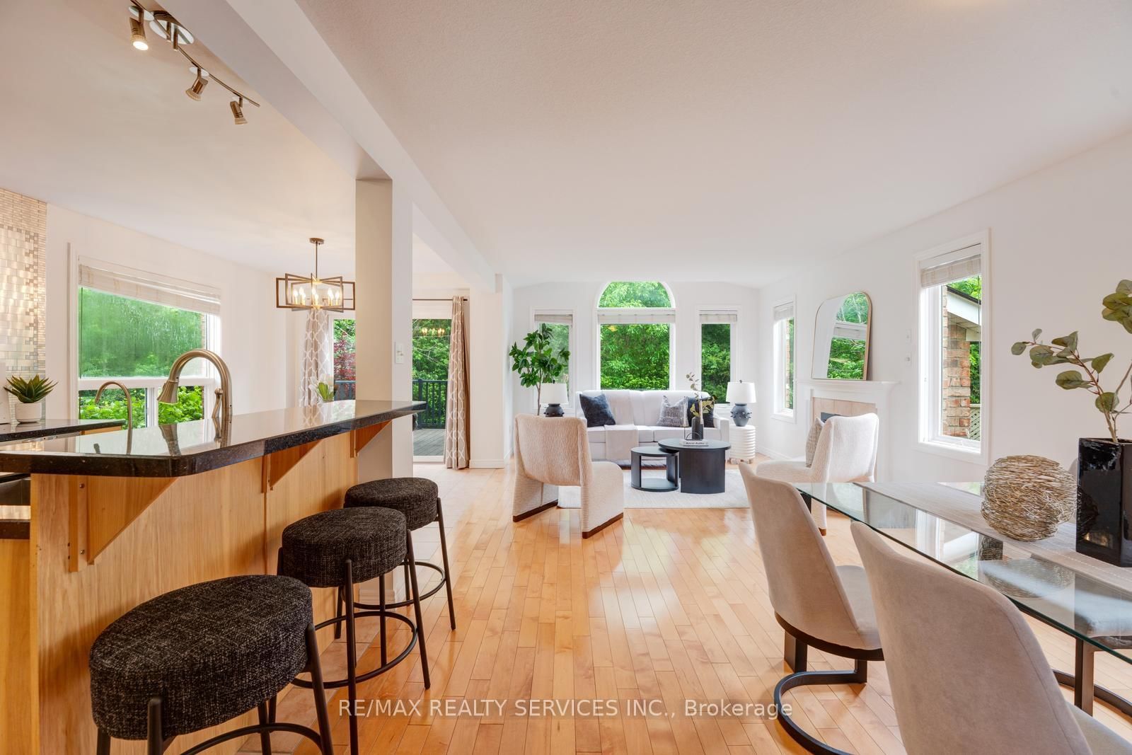 444 Lausanne Crescent • Waterloo, ON photo 6