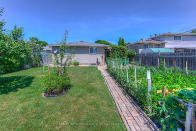 1227 Valentine Drive • Cambridge, ON photo 3