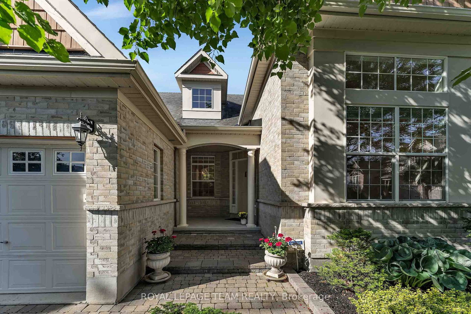 32 Silverthorn Court • Ottawa, ON photo 4