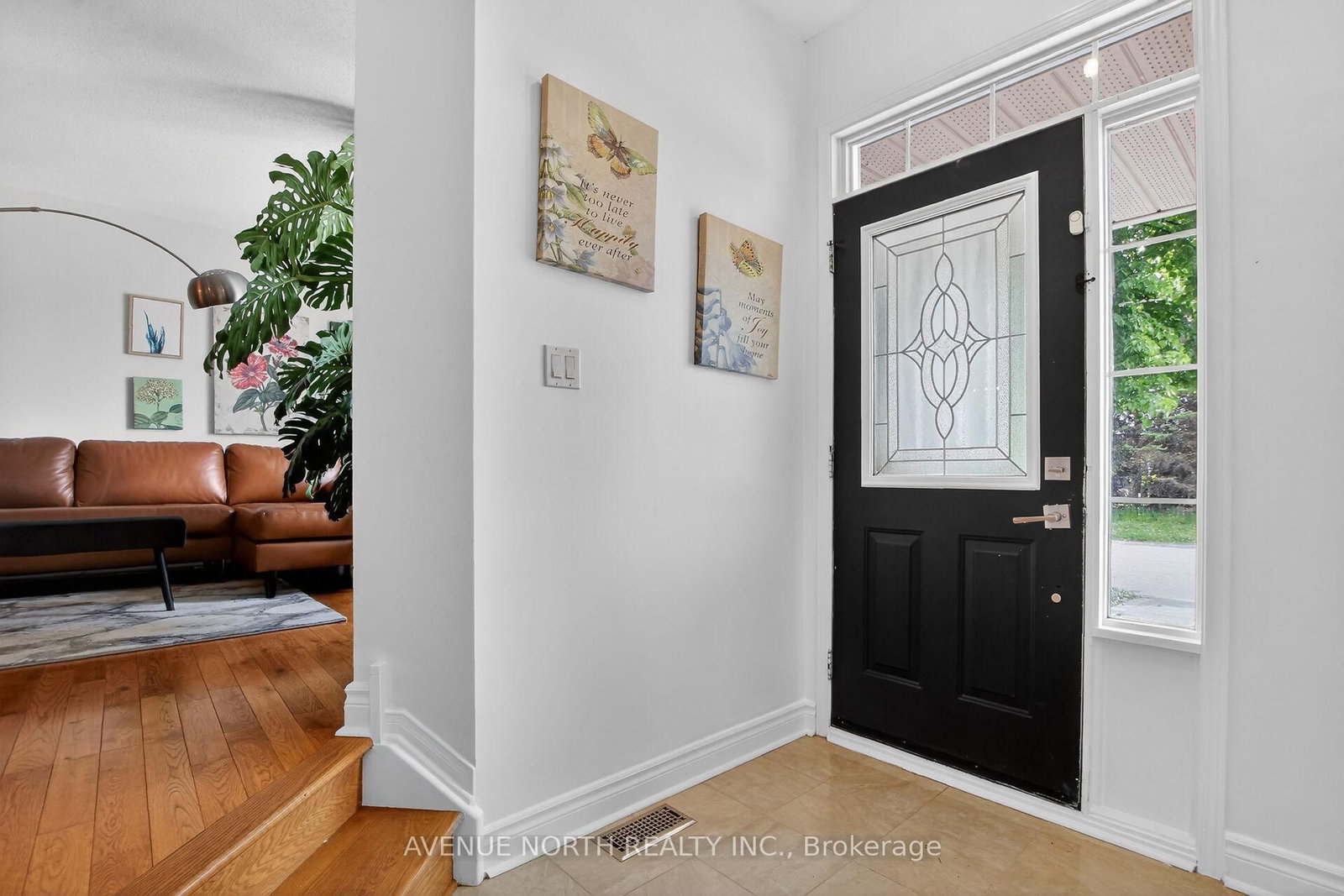 18 Castlemore Street • Ottawa, ON photo 3
