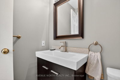18 Castlemore Street • Ottawa, ON photo 4