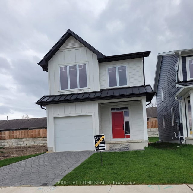 961 Deveron Crescent