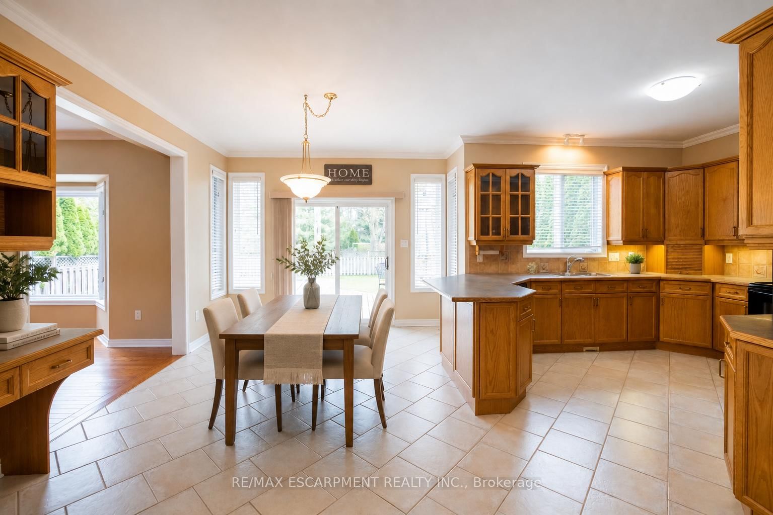 8 SOPHIE Court • Grimsby, ON photo 11