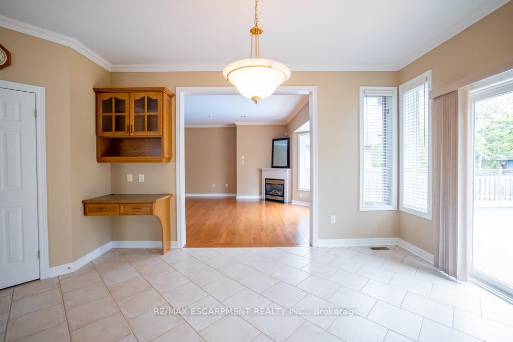 8 SOPHIE Court • Grimsby, ON photo 12