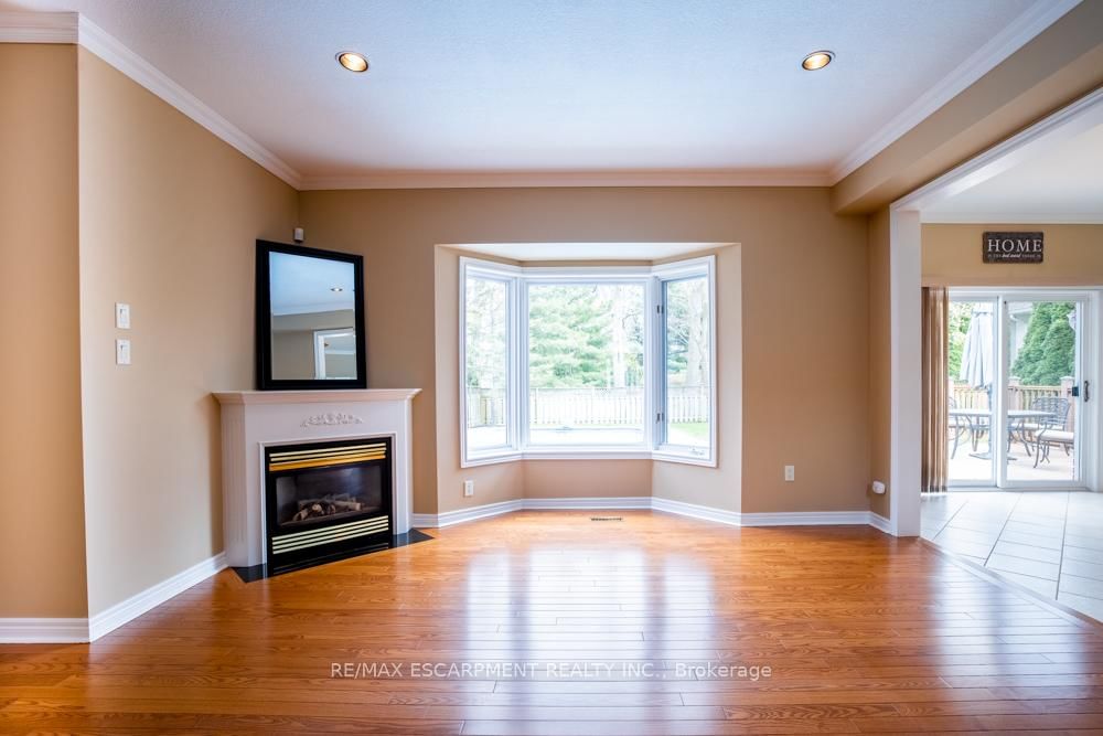 8 SOPHIE Court • Grimsby, ON photo 18