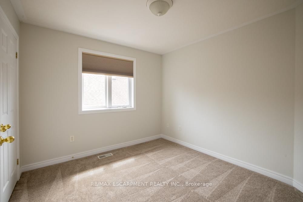 8 SOPHIE Court • Grimsby, ON photo 31