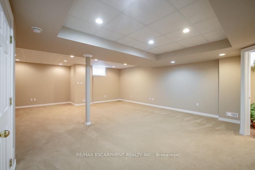 8 SOPHIE Court • Grimsby, ON photo 34