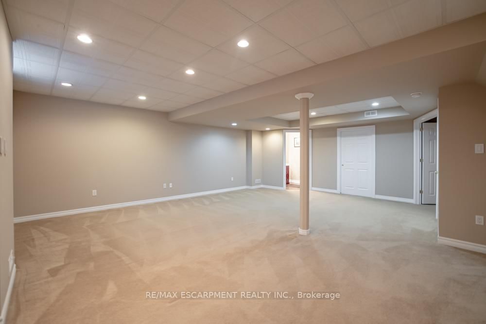 8 SOPHIE Court • Grimsby, ON photo 36
