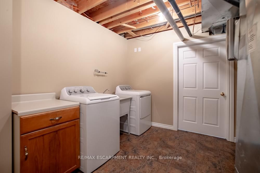 8 SOPHIE Court • Grimsby, ON photo 38