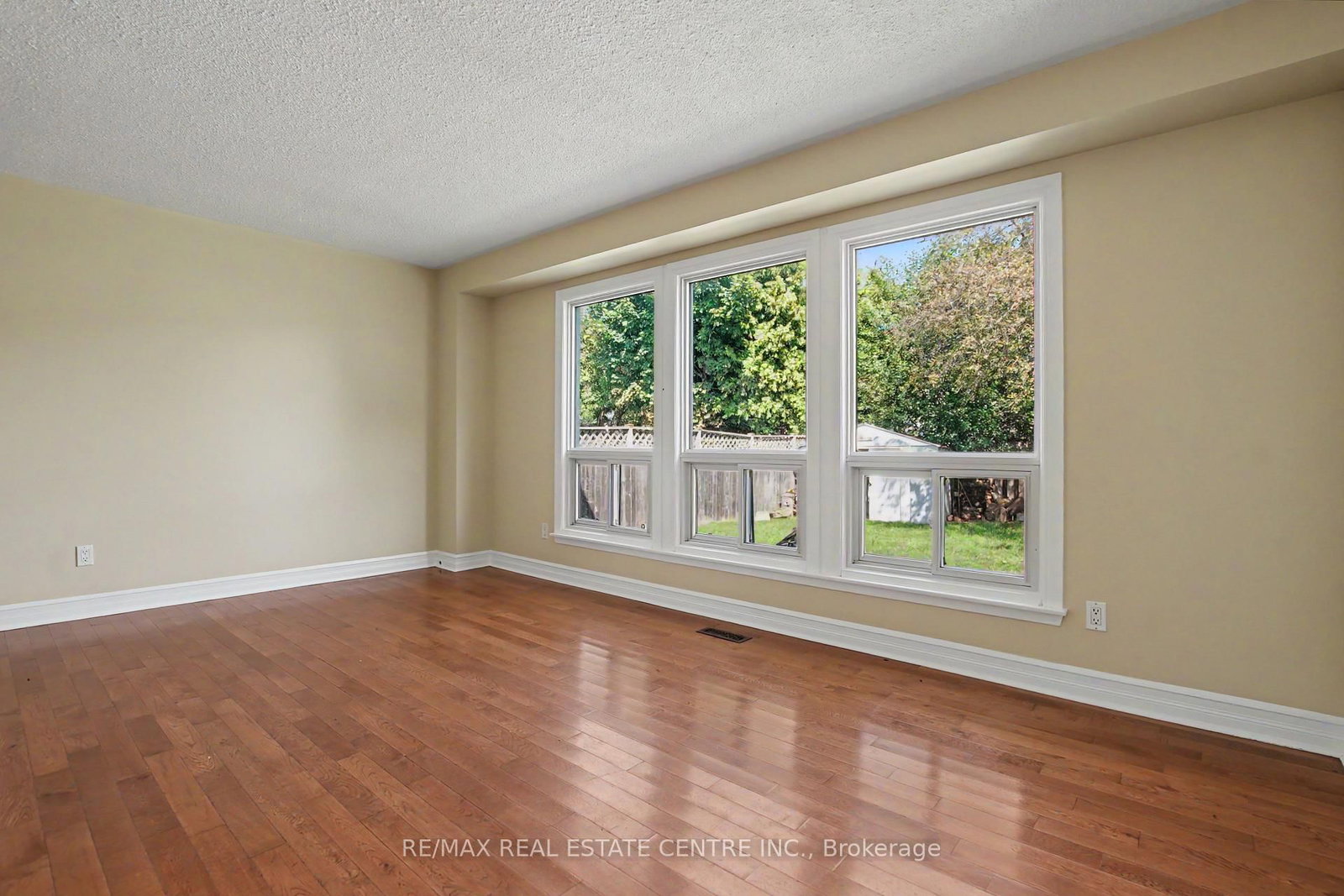 17 Hallmark Street • Brantford, ON photo 11
