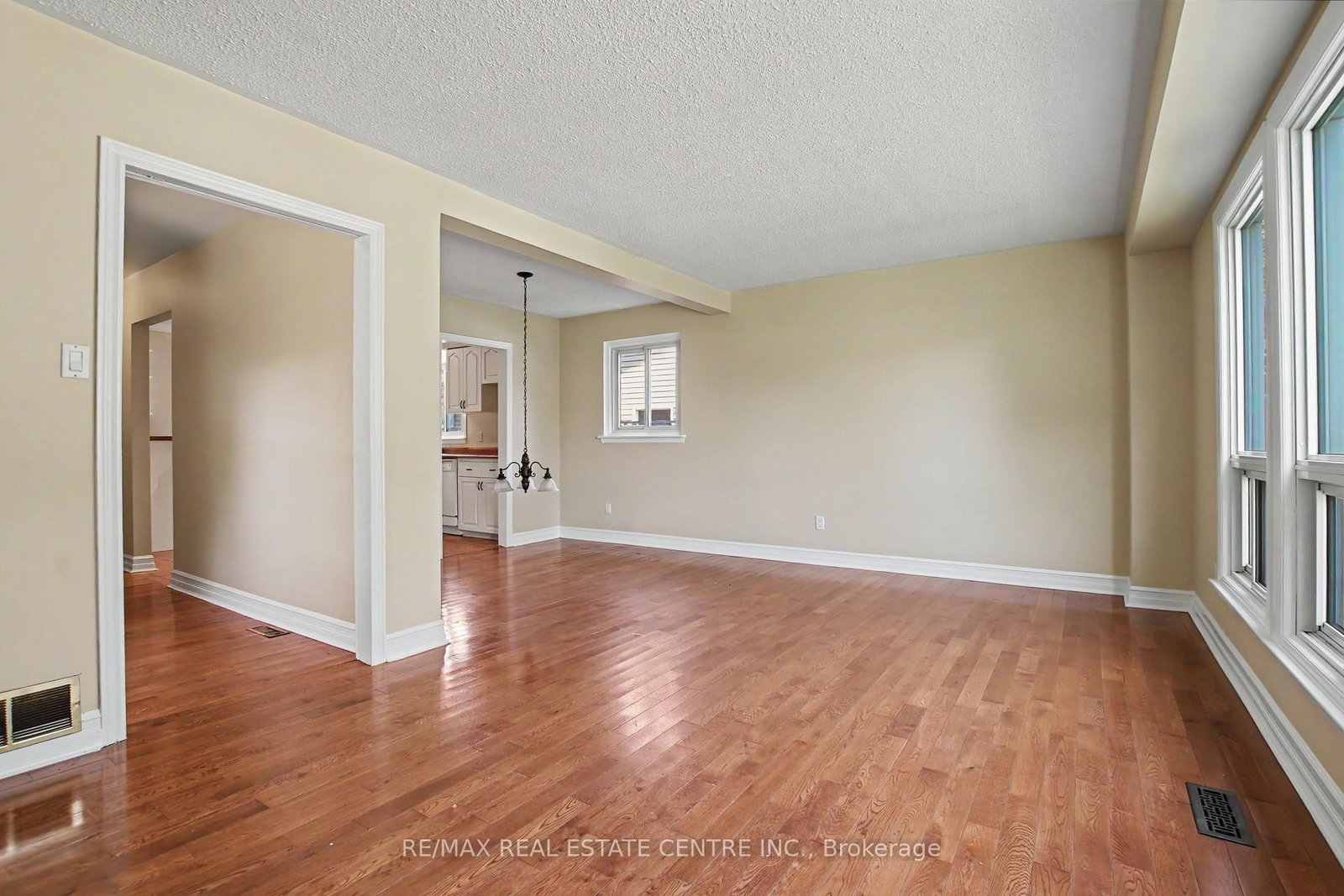 17 Hallmark Street • Brantford, ON photo 12