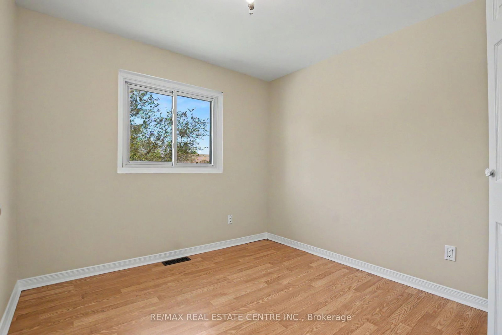 17 Hallmark Street • Brantford, ON photo 16