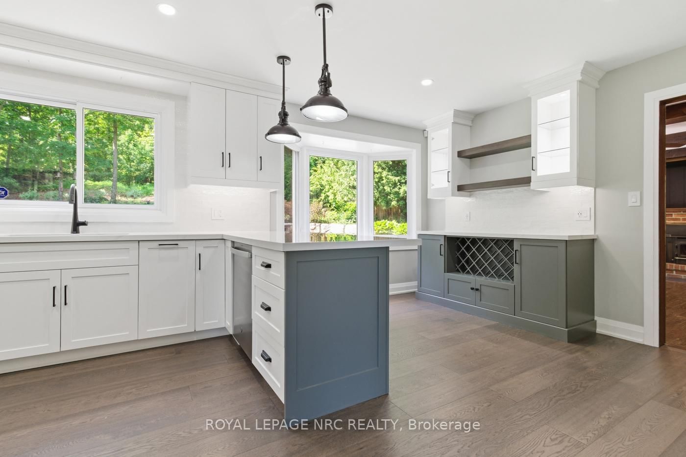 94 Dorchester Drive • Grimsby, ON photo 13