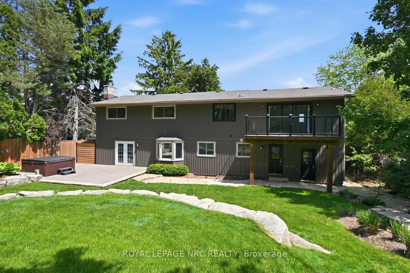 94 Dorchester Drive • Grimsby, ON photo 40