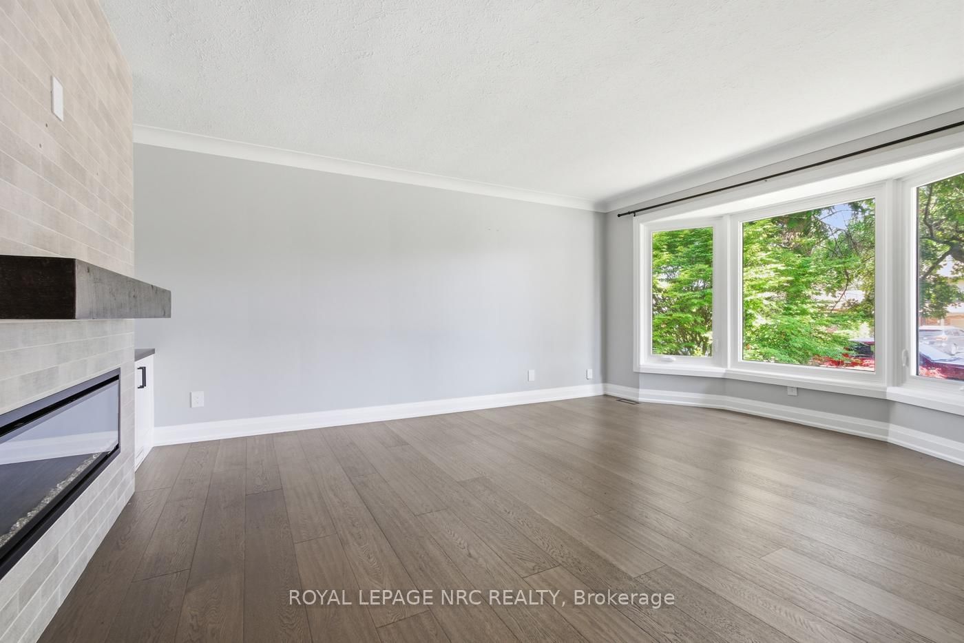 94 Dorchester Drive • Grimsby, ON photo 5