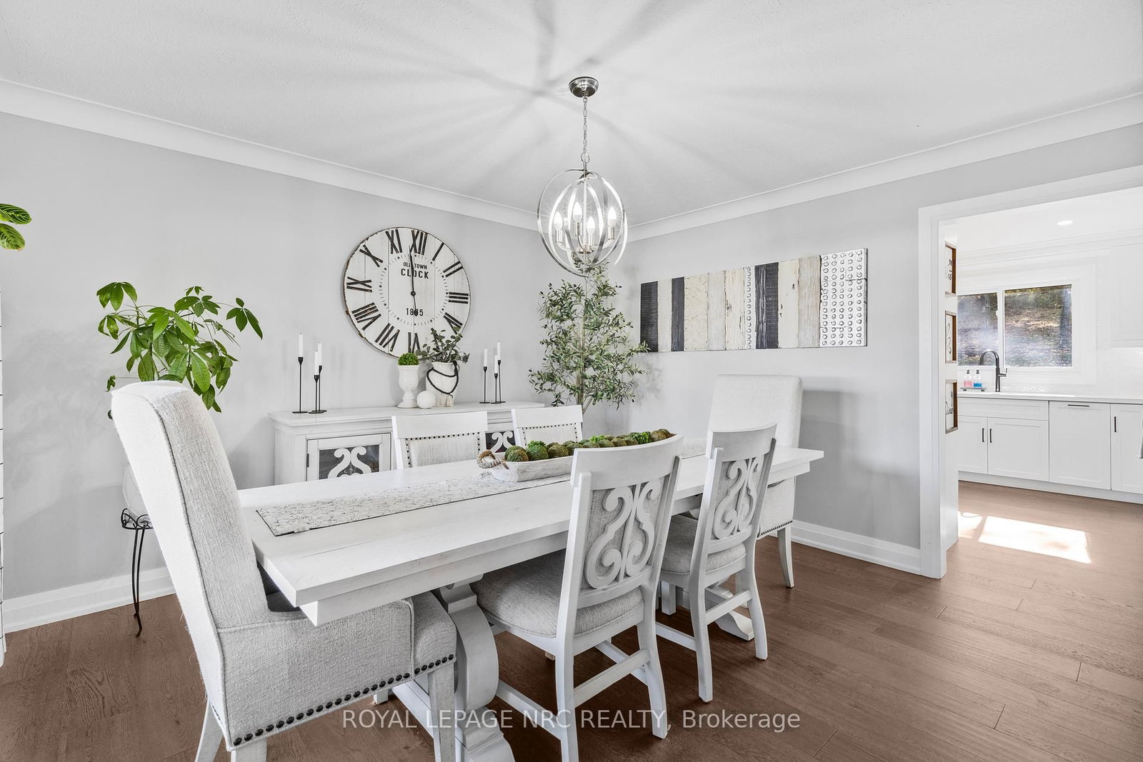 94 Dorchester Drive • Grimsby, ON photo 8