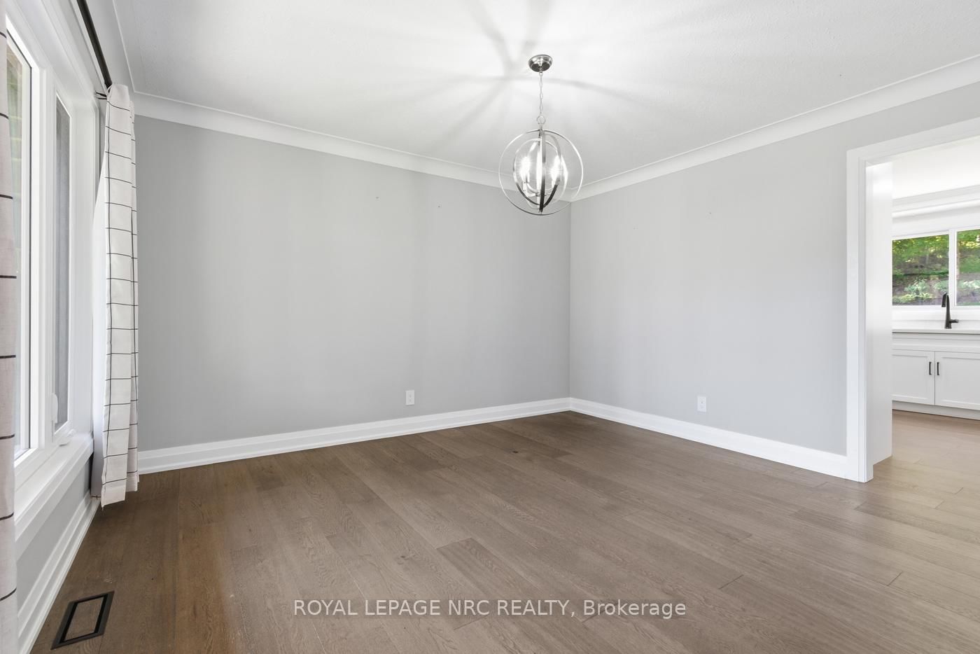 94 Dorchester Drive • Grimsby, ON photo 9