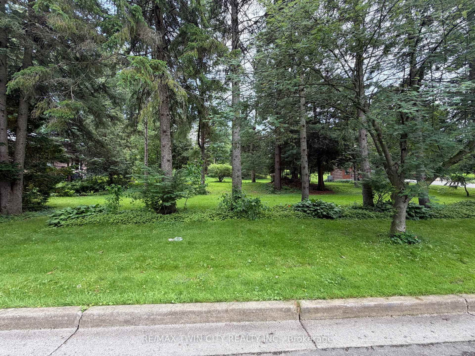 154 McCall Crescent • Norfolk, ON photo 2