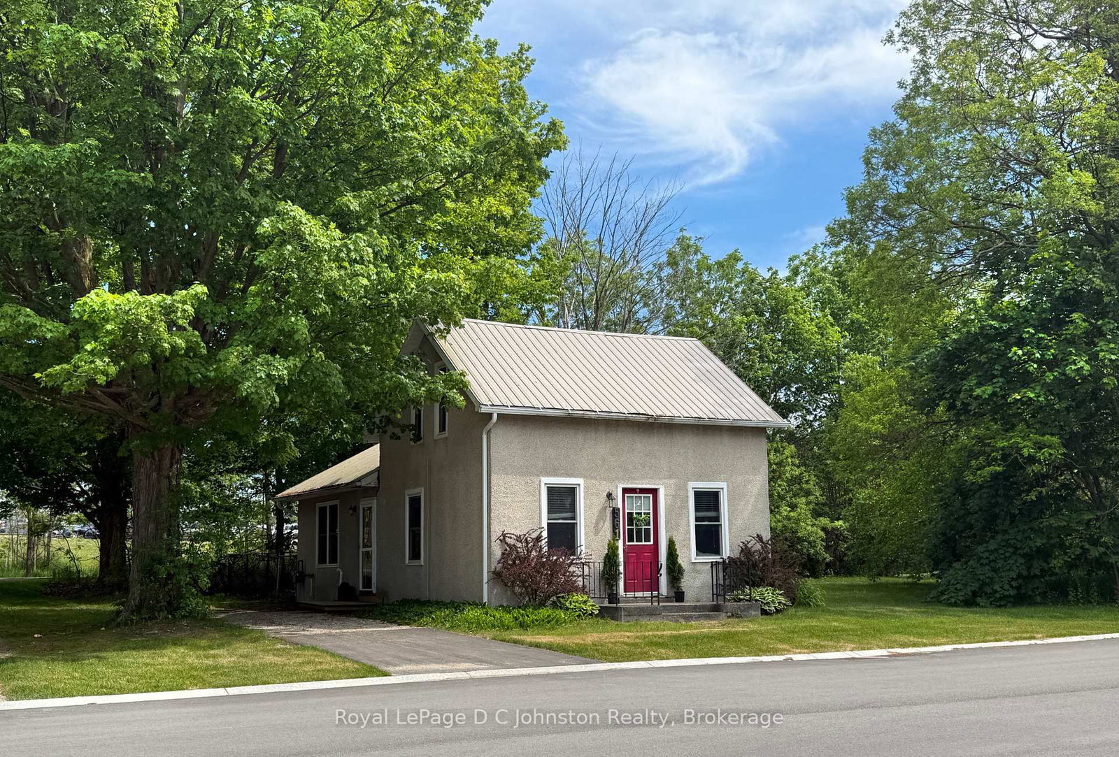 561 Wellington Street • Saugeen Shores, ON photo 1
