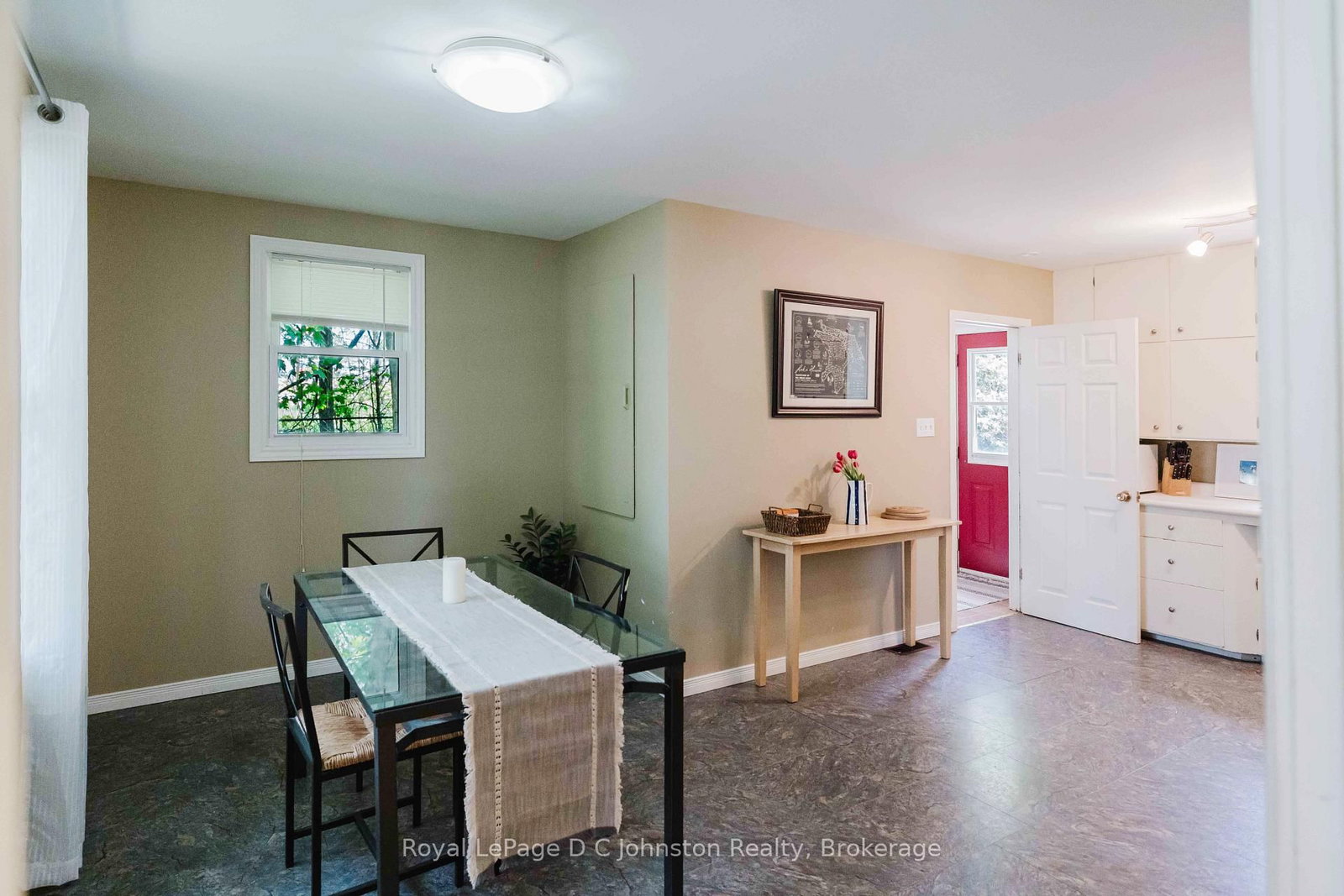 561 Wellington Street • Saugeen Shores, ON photo 4