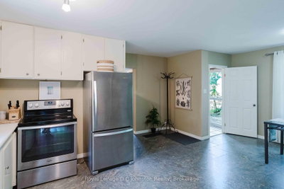 561 Wellington Street — photo 6