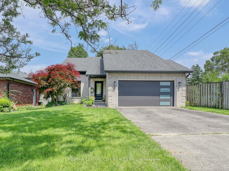 home for sale on 2 Stoneycreek Crescent