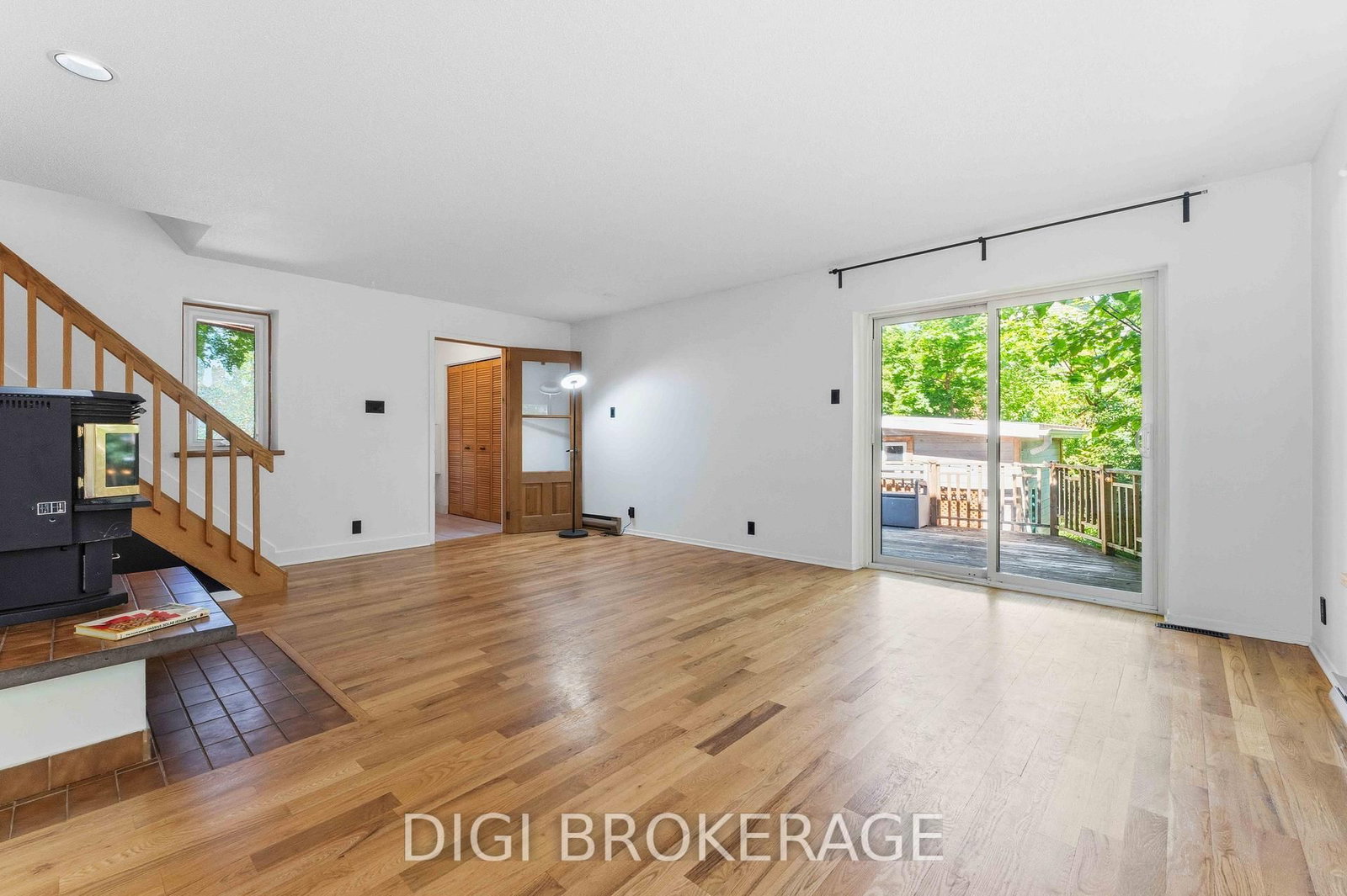 332 Iona Street • Ottawa, ON photo 13