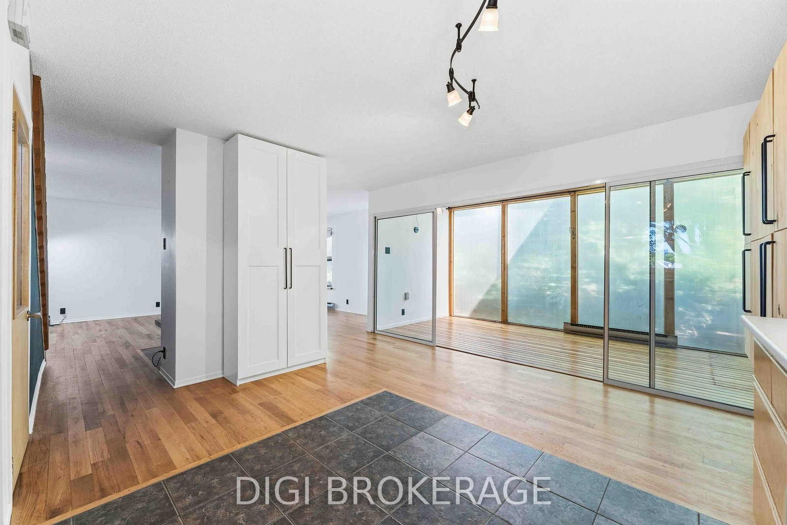 332 Iona Street • Ottawa, ON photo 17