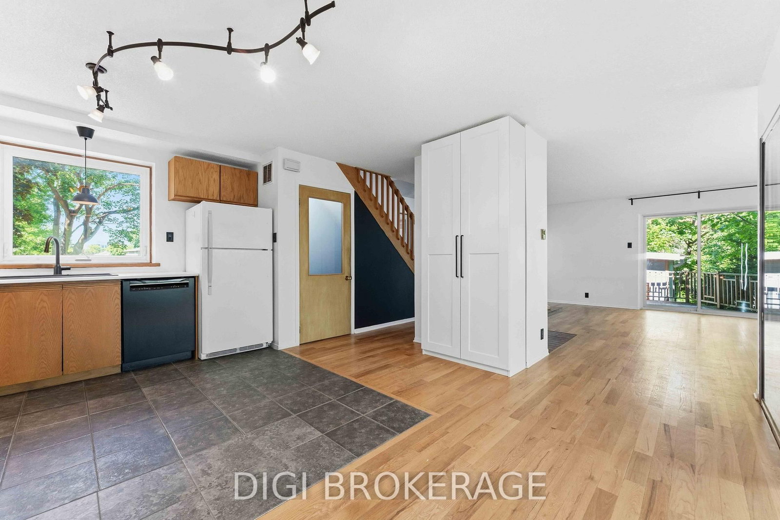 332 Iona Street • Ottawa, ON photo 18