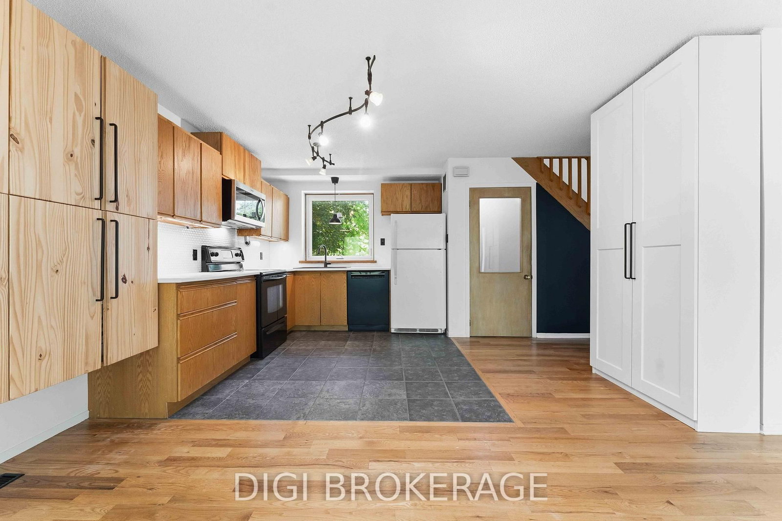 332 Iona Street • Ottawa, ON photo 19
