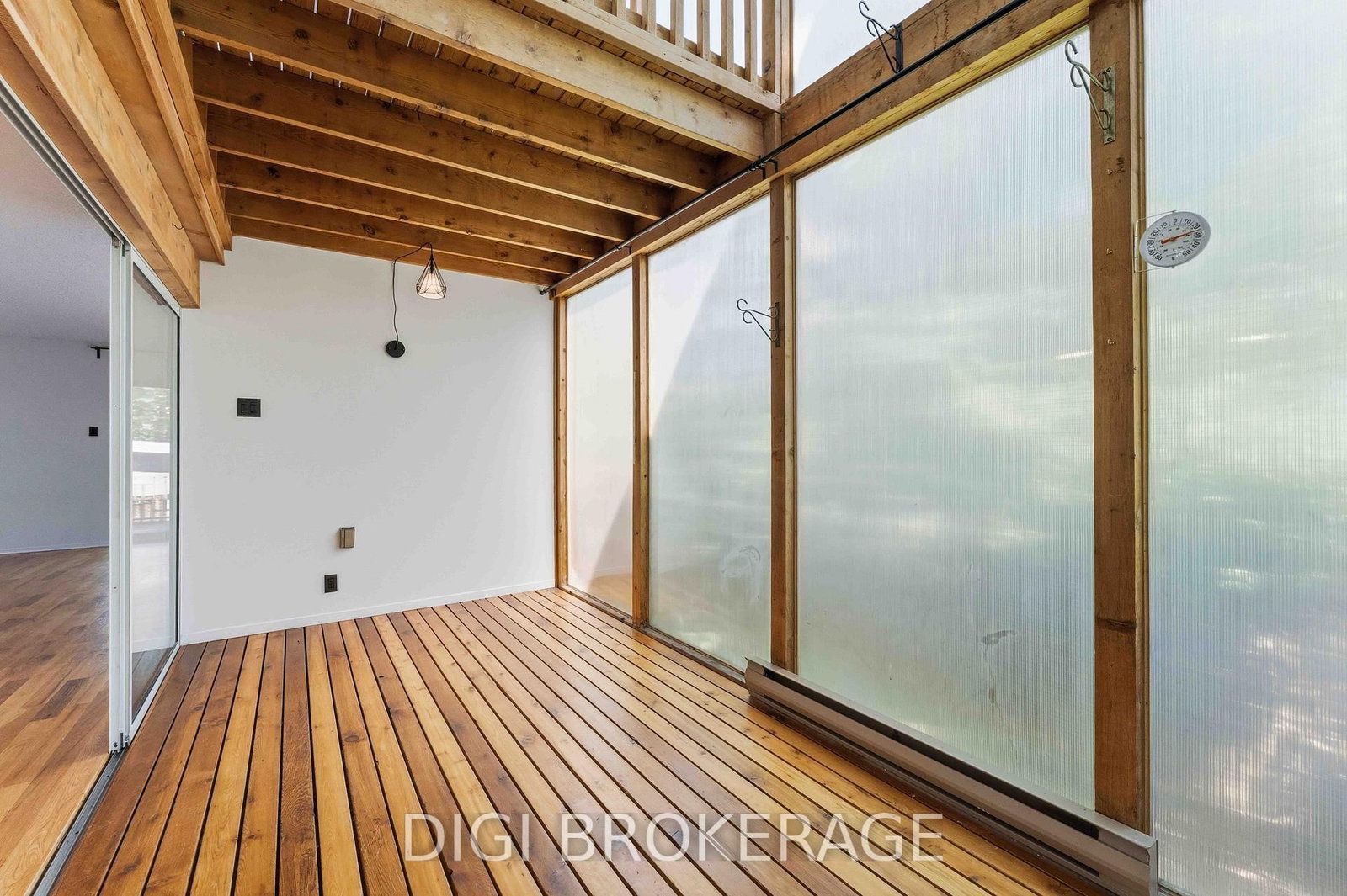 332 Iona Street • Ottawa, ON photo 23