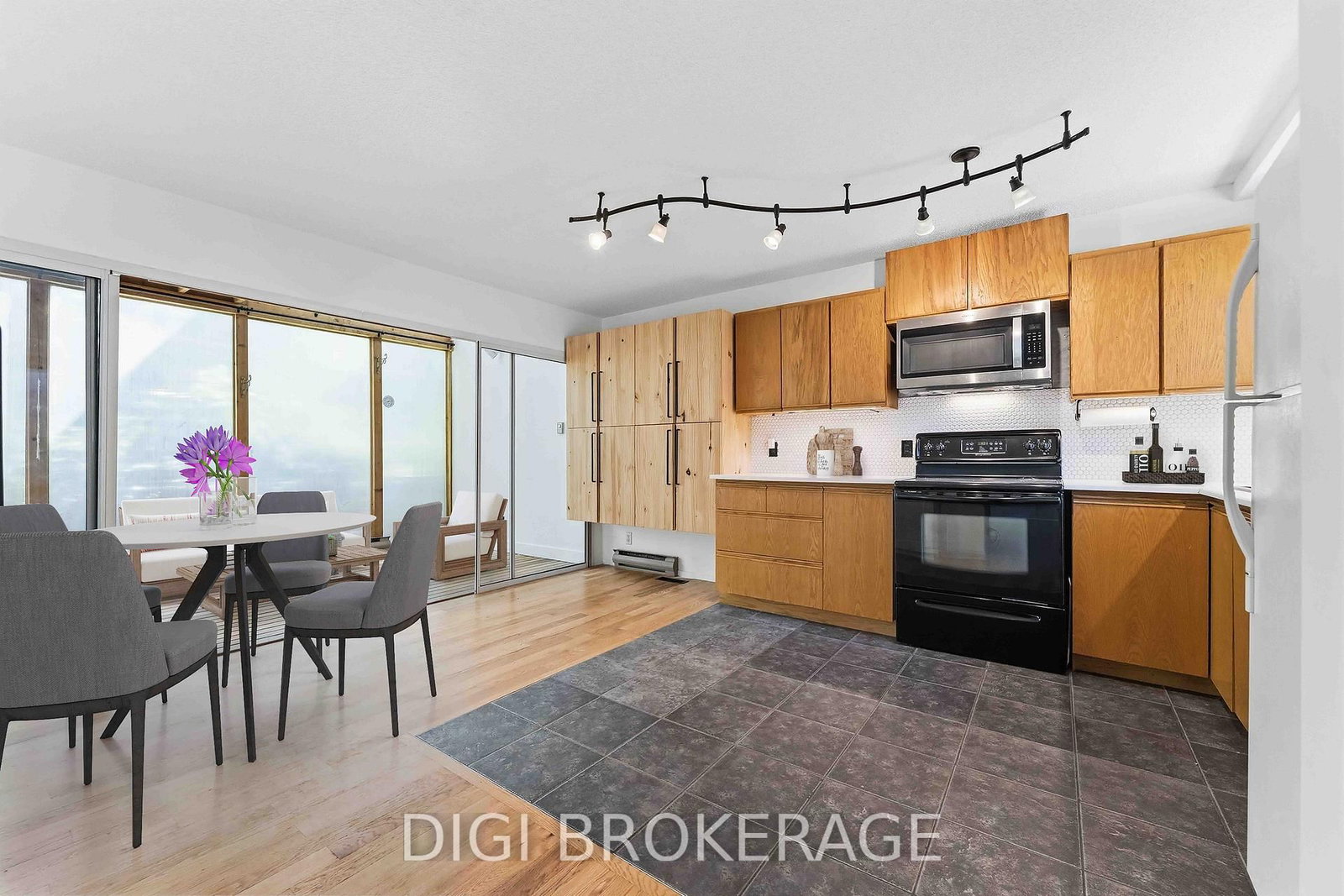 332 Iona Street • Ottawa, ON photo 3
