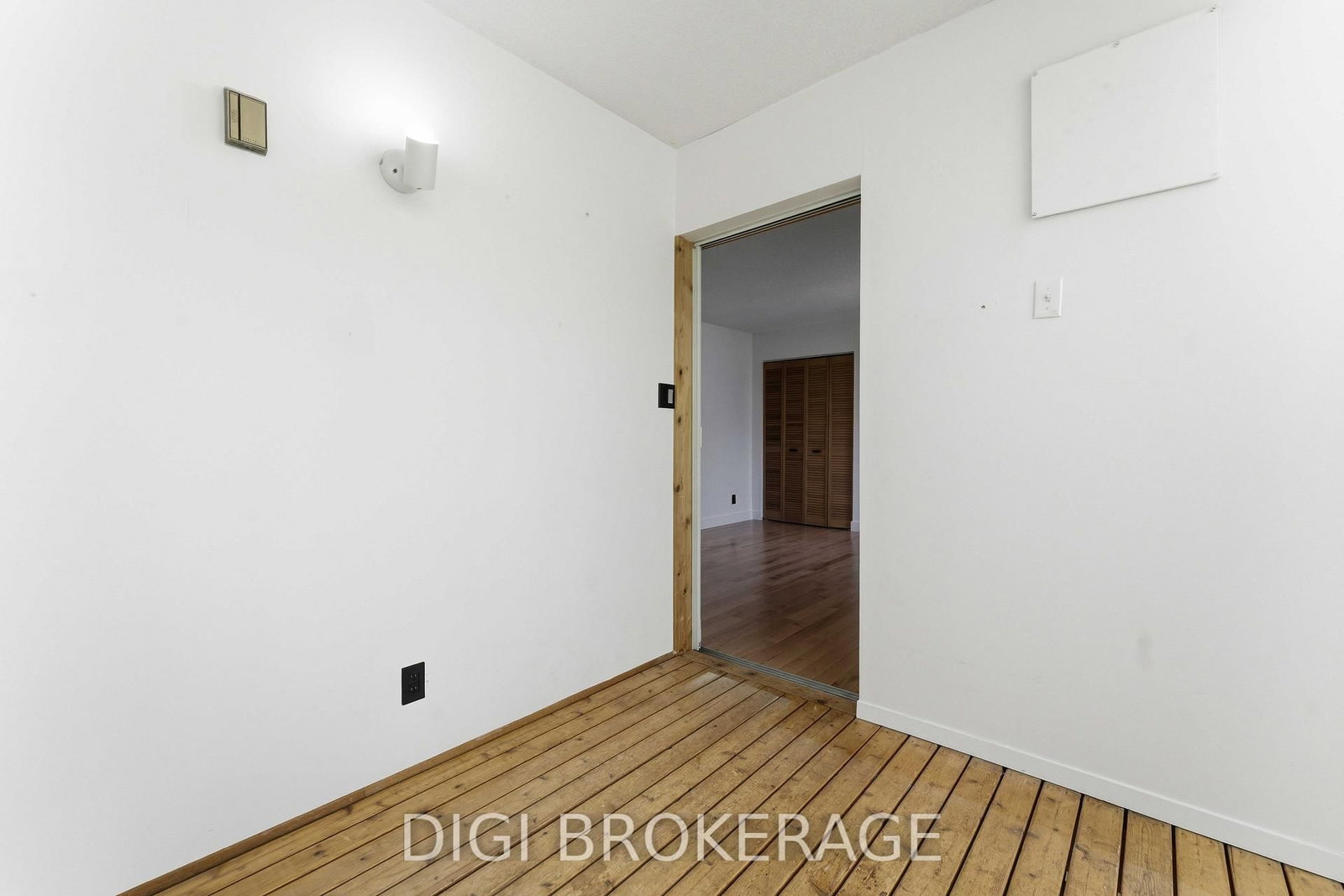 332 Iona Street • Ottawa, ON photo 32