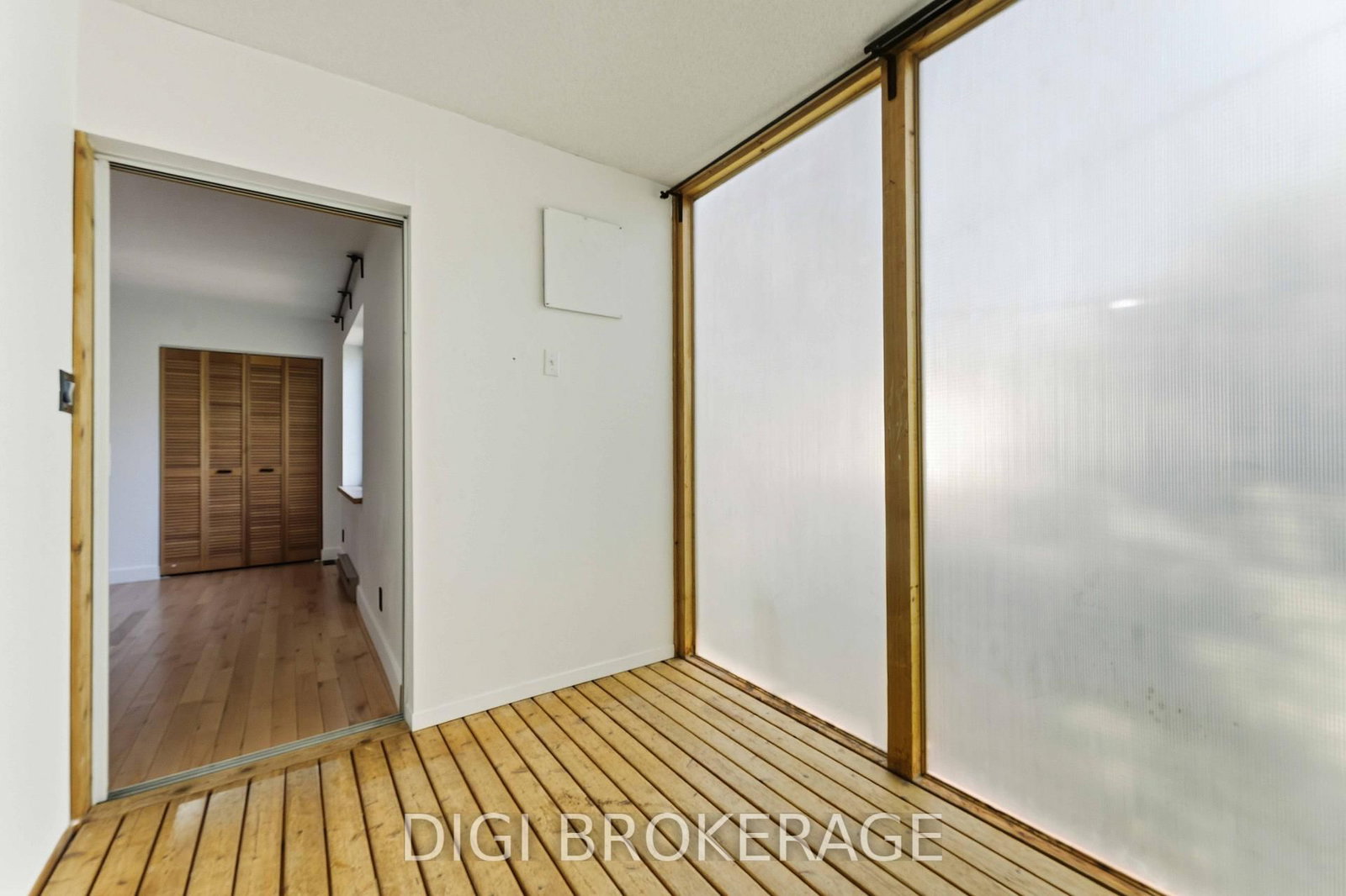 332 Iona Street • Ottawa, ON photo 33