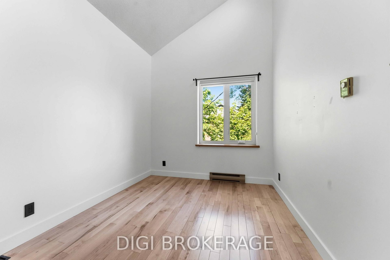 332 Iona Street • Ottawa, ON photo 34