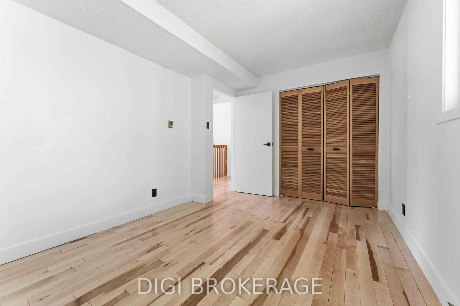 332 Iona Street • Ottawa, ON photo 36
