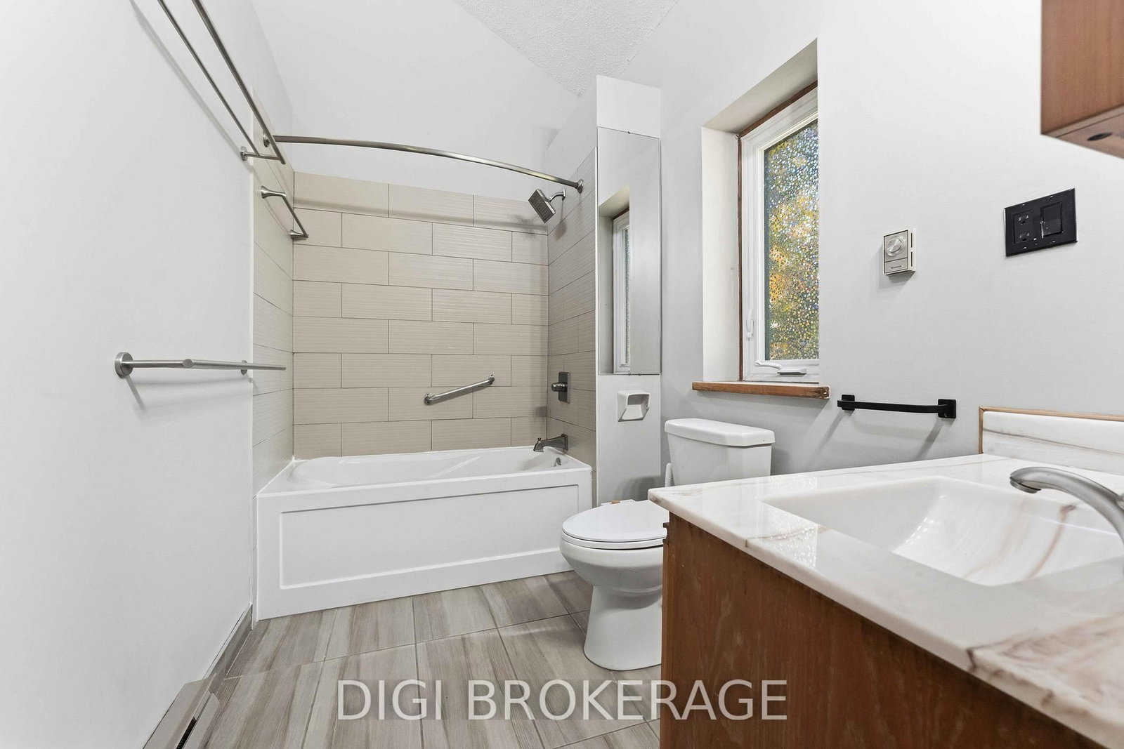 332 Iona Street • Ottawa, ON photo 37