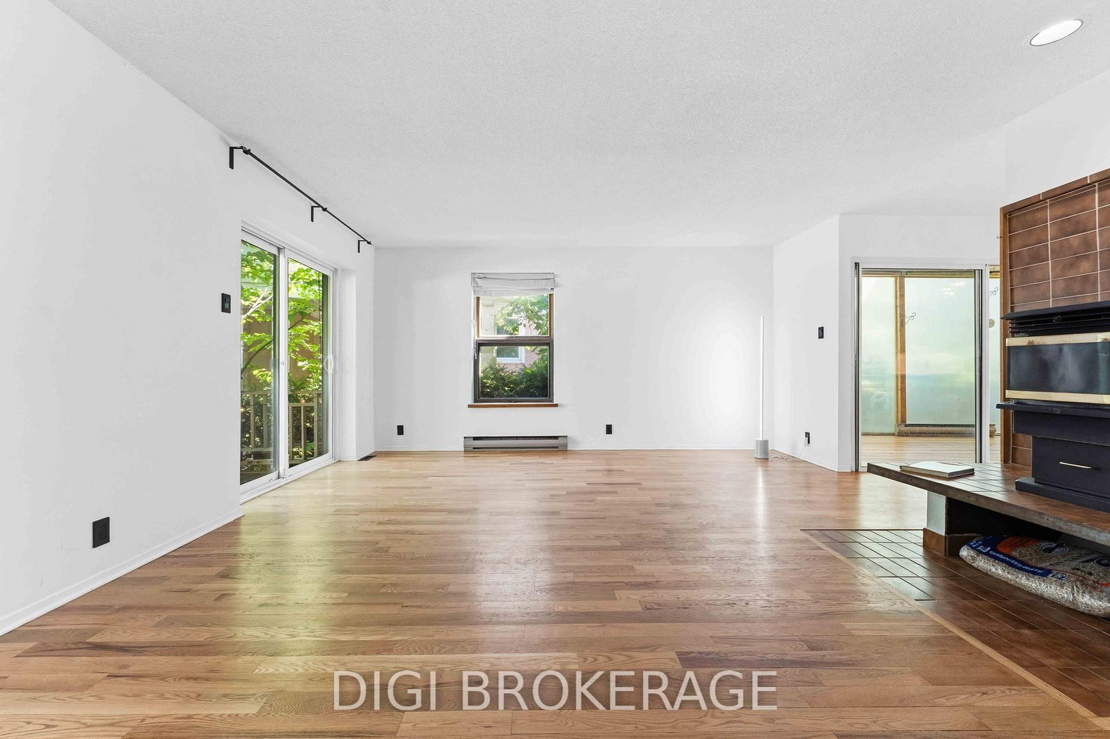 332 Iona Street • Ottawa, ON photo 9