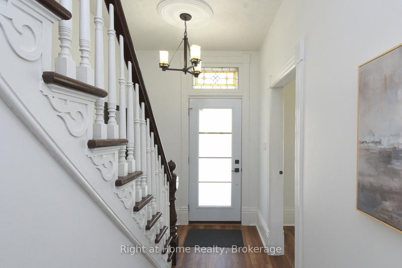 89 Lynden Rd photo 4