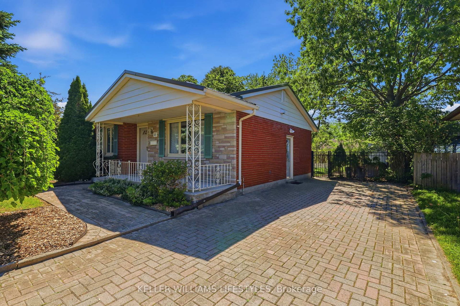 Detached House for sale at 15 Hawkesbury Avenue, London East, Ontario, N5V 2J9 - East D - MLS: X13424578