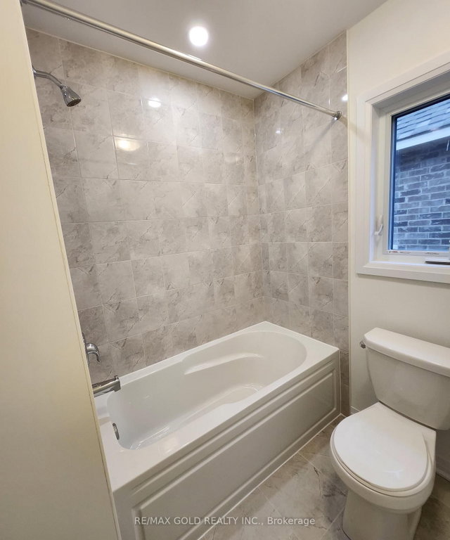 229 Port Crescent