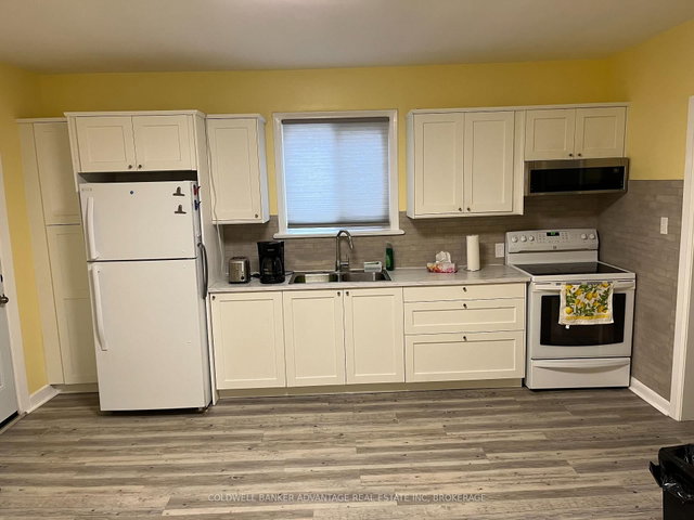 main floor unit (lower) - 14 Albert Street
