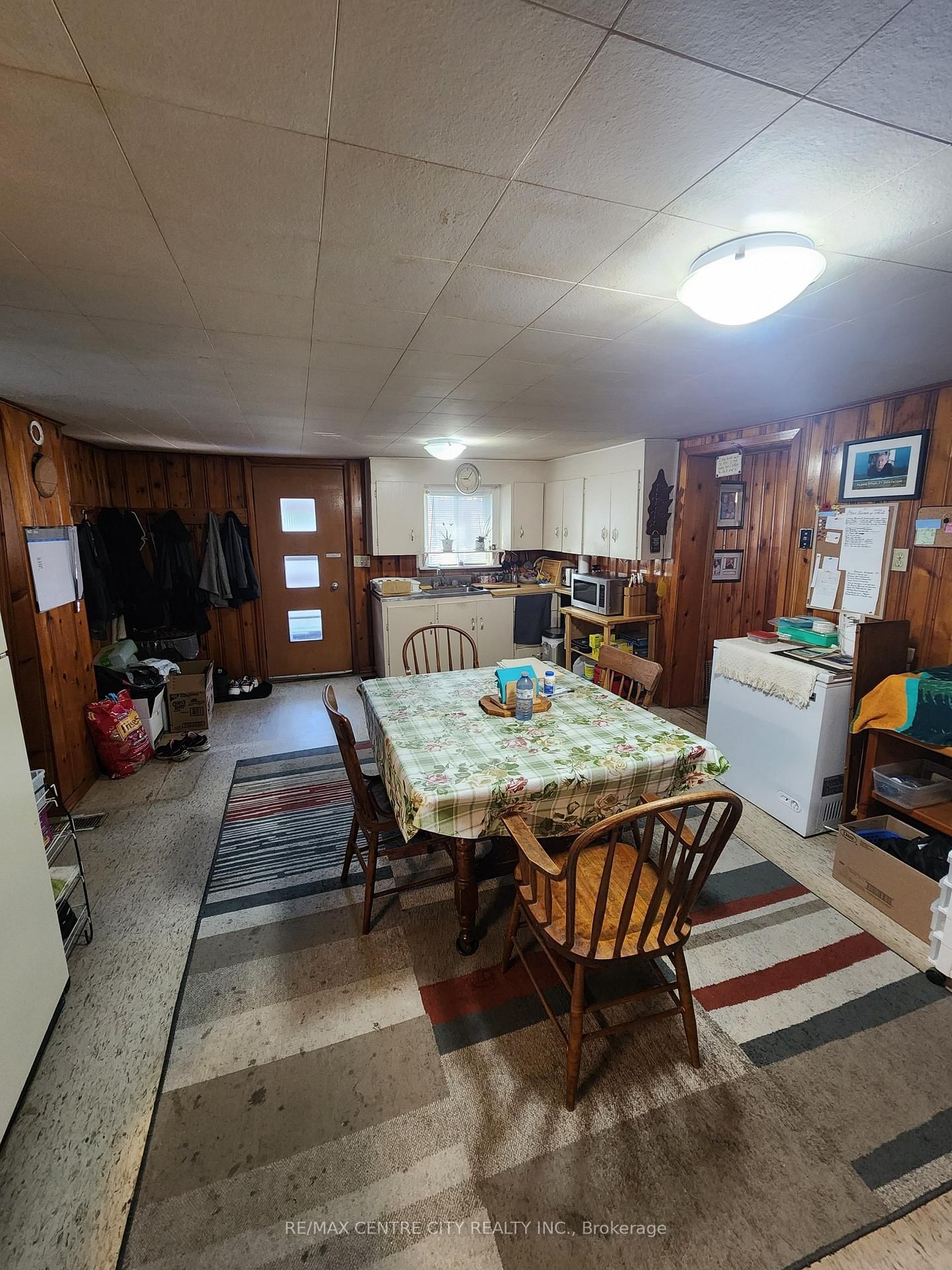 31 Queen Street • Strathroy-Caradoc, ON photo 5