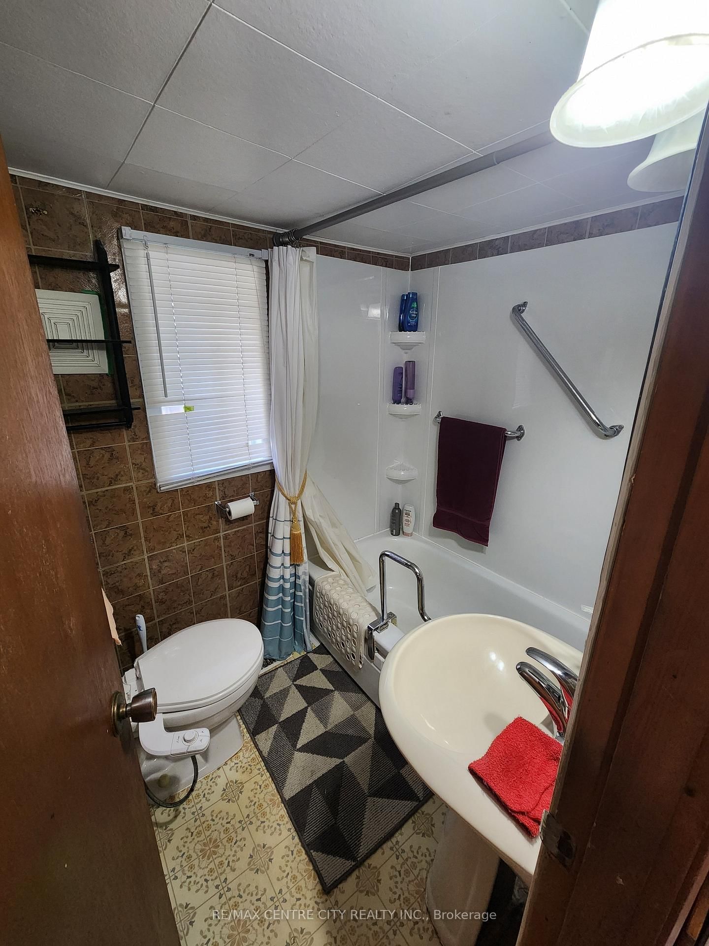31 Queen Street • Strathroy-Caradoc, ON photo 6