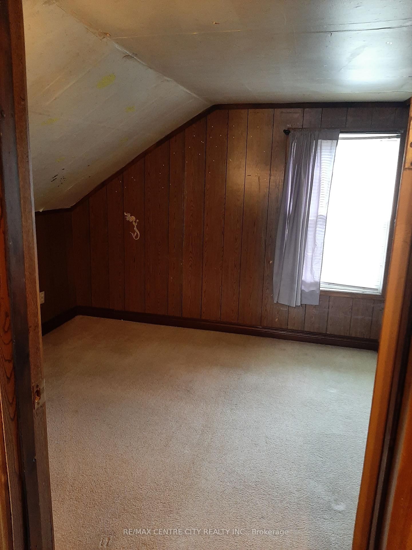 31 Queen Street • Strathroy-Caradoc, ON photo 7