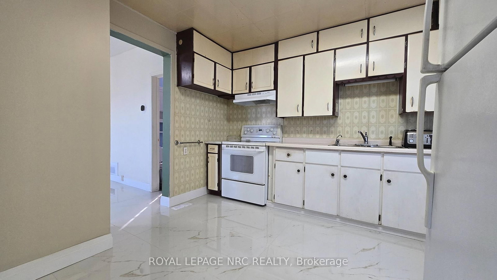 Detached House for lease at Main & Second Floor Only-4425 Hiram Street, Niagara Falls, Ontario, L2E 1A2 - Downtown - MLS: X13424924