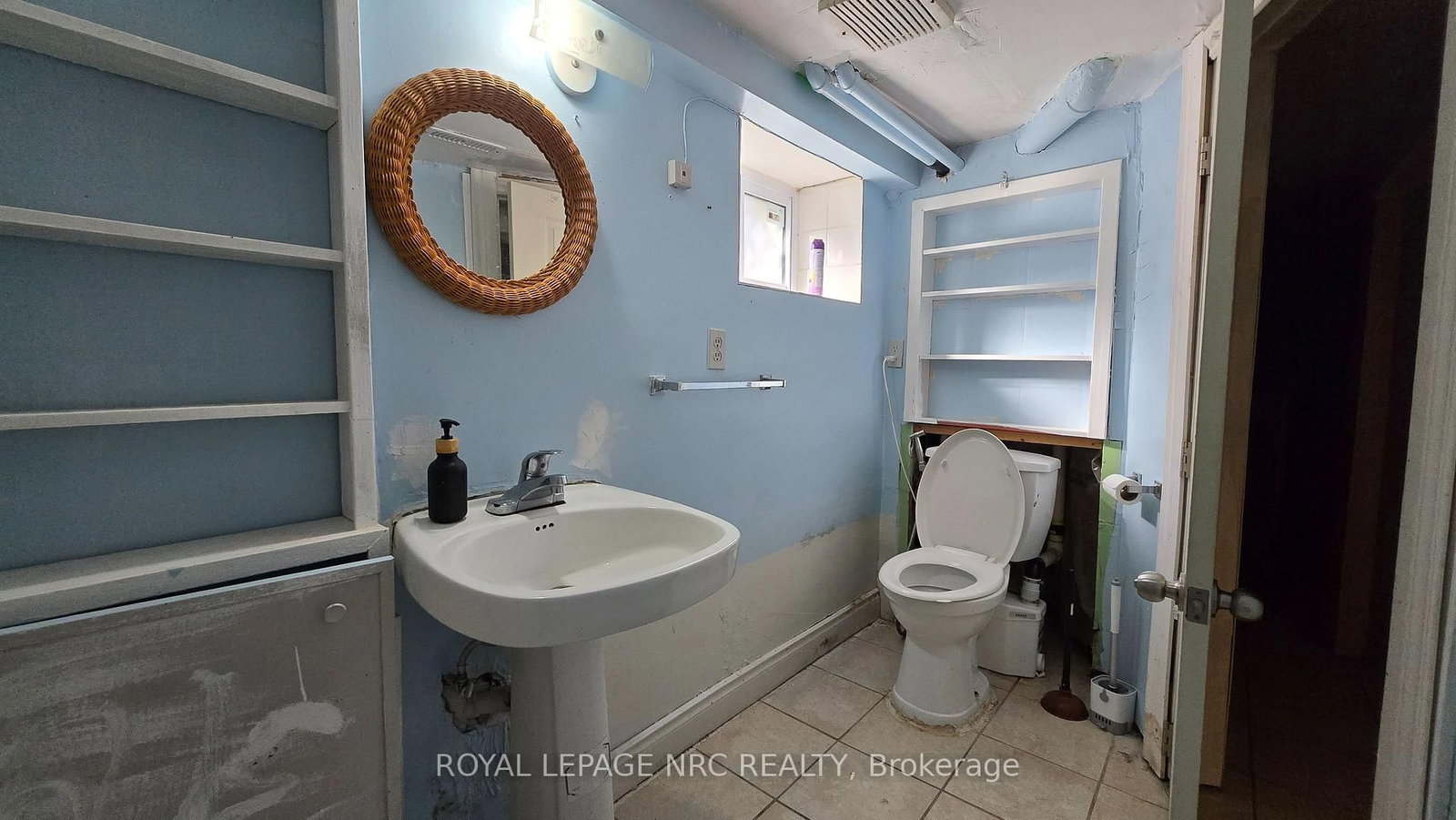 Detached House for lease at Main & Second Floor Only-4425 Hiram Street, Niagara Falls, Ontario, L2E 1A2 - Downtown - MLS: X13424924