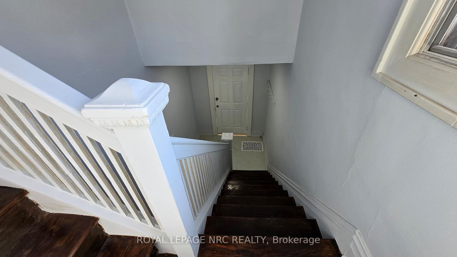 Detached House for lease at Main & Second Floor Only-4425 Hiram Street, Niagara Falls, Ontario, L2E 1A2 - Downtown - MLS: X13424924
