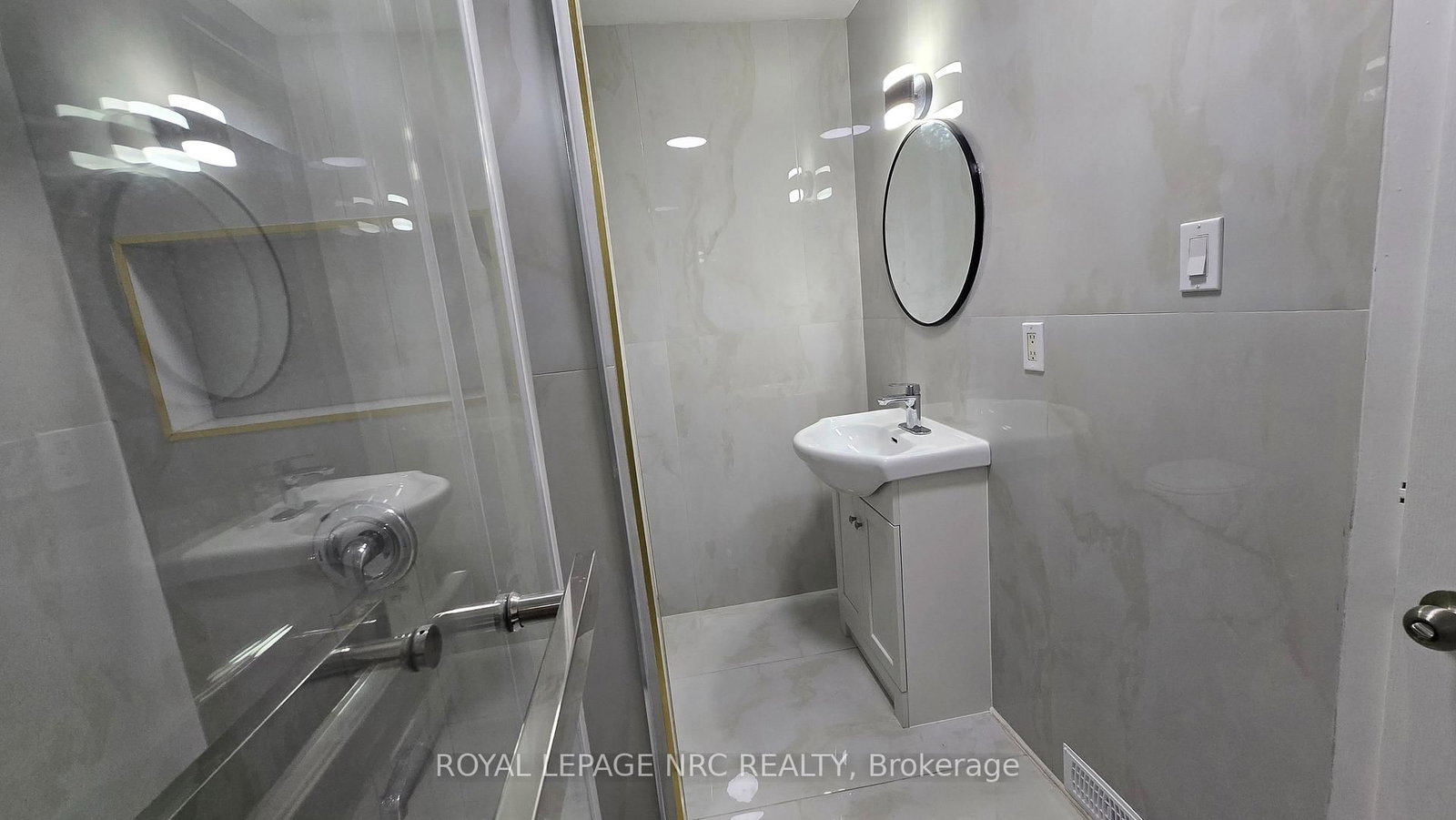 Detached House for lease at Main & Second Floor Only-4425 Hiram Street, Niagara Falls, Ontario, L2E 1A2 - Downtown - MLS: X13424924
